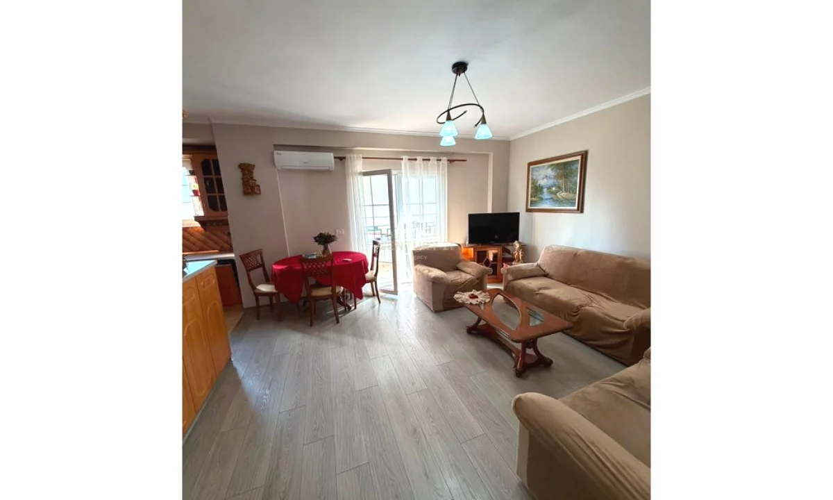 Shtepi me qera Apartament ne Tirane, 2+1, Mobilimi E mobiluar, Pagesa 650  Euro.
