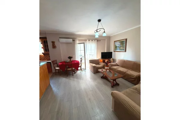 Shtepi me qera 2+1 ne Tirane - 650 Euro