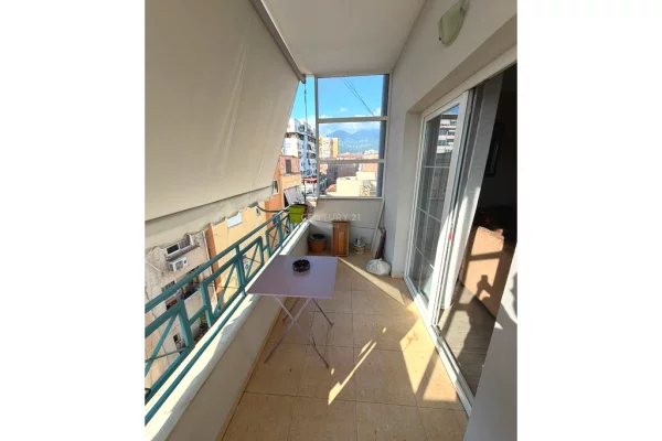 Shtepi me qera Apartament ne Tirane, 2+1, Mobilimi E mobiluar, Pagesa 650  Euro.