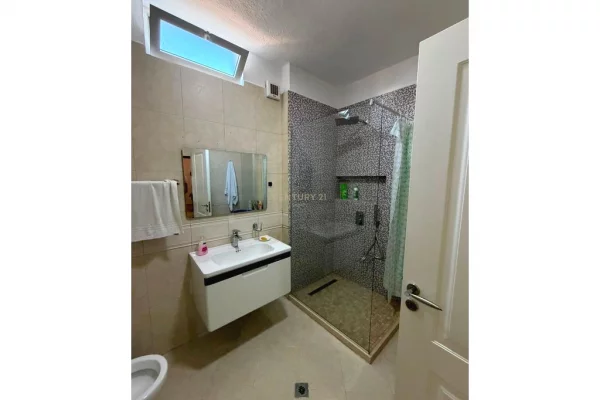 Shtepi me qera Apartament ne Tirane, 2+1, Mobilimi E mobiluar, Pagesa 650  Euro.