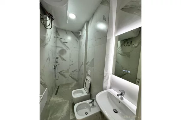 Shtepi me qera Apartament ne Tirane, 2+1, Mobilimi E mobiluar, Pagesa 1,300  Euro.