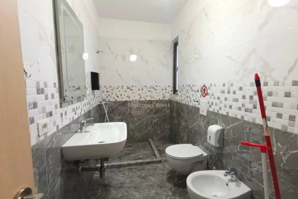 Shtepi me qera Apartament ne Tirane, 2+1, Mobilimi E mobiluar, Pagesa 650  Euro.
