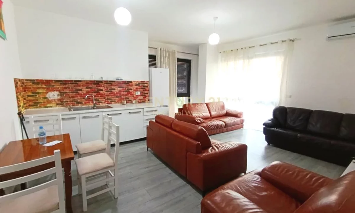 Shtepi me qera Apartament ne Tirane, 2+1, Mobilimi E mobiluar, Pagesa 650  Euro.