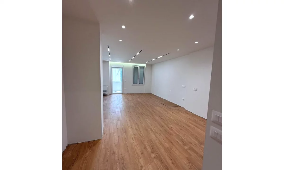 Shtepi me qera Apartament ne Tirane, 2+1, Mobilimi Bosh, pa mobiluar, Pagesa 1,300  Euro.