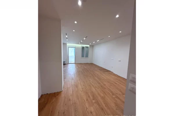 Shtepi me qera 2+1 ne Tirane - 1,300 Euro