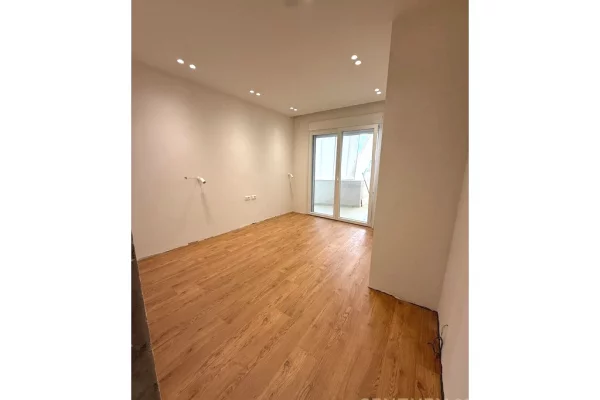 Shtepi me qera Apartament ne Tirane, 2+1, Mobilimi Bosh, pa mobiluar, Pagesa 1,300  Euro.