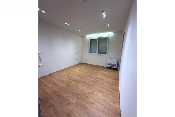 Shtepi me qera Apartament ne Tirane, 2+1, Mobilimi Bosh, pa mobiluar, Pagesa 1,300  Euro.