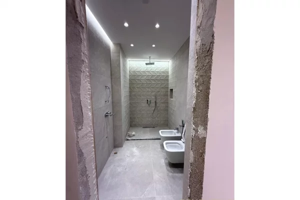 Shtepi me qera Apartament ne Tirane, 2+1, Mobilimi Bosh, pa mobiluar, Pagesa 1,300  Euro.
