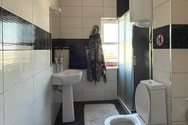 Shtepi me qera Apartament ne Tirane, 2+1, Mobilimi E mobiluar, Pagesa 600  Euro.