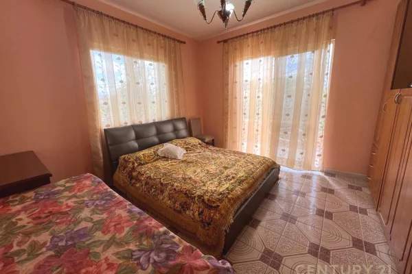 Shtepi me qera Apartament ne Tirane, 3+1, Mobilimi E mobiluar, Pagesa 750  Euro.