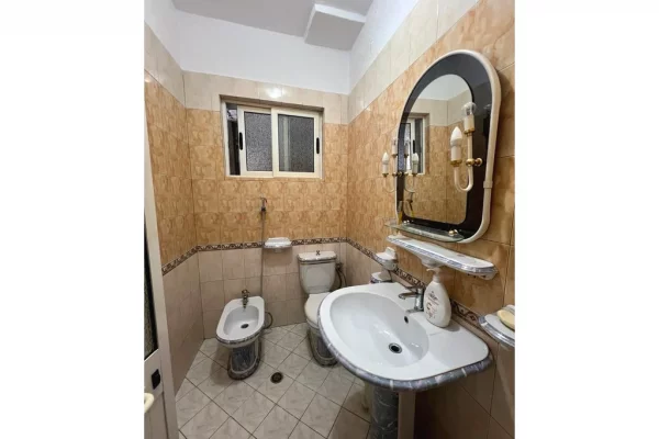 Shtepi me qera Apartament ne Tirane, 3+1, Mobilimi E mobiluar, Pagesa 750  Euro.