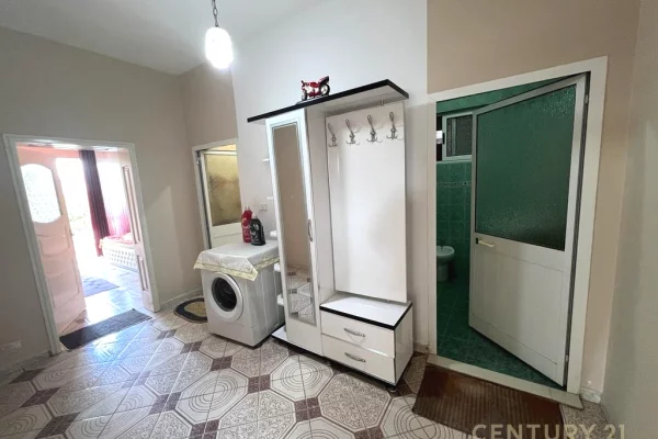 Shtepi me qera Apartament ne Tirane, 3+1, Mobilimi E mobiluar, Pagesa 750  Euro.