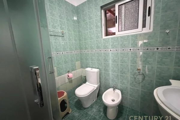 Shtepi me qera Apartament ne Tirane, 3+1, Mobilimi E mobiluar, Pagesa 750  Euro.