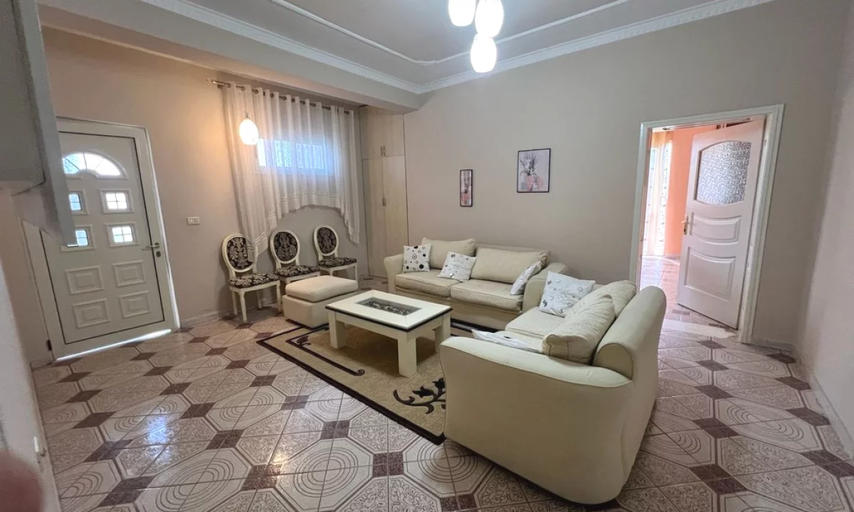 Shtepi me qera Apartament ne Tirane, 3+1, Mobilimi E mobiluar, Pagesa 750  Euro.