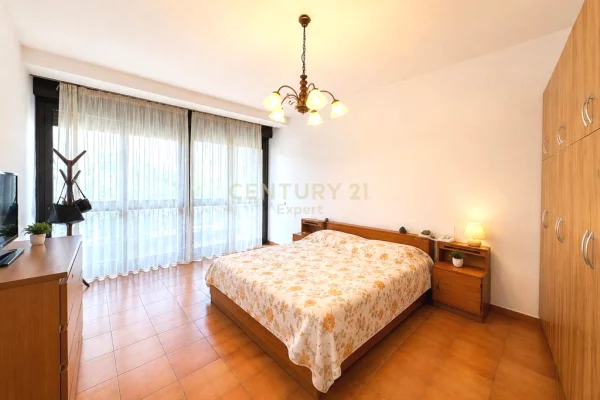 Shtepi ne shitje Apartament ne Tirane, 3+1, Mobilimi E mobiluar, Pagesa 364,000  Euro.