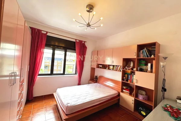 Shtepi ne shitje Apartament ne Tirane, 3+1, Mobilimi E mobiluar, Pagesa 364,000  Euro.