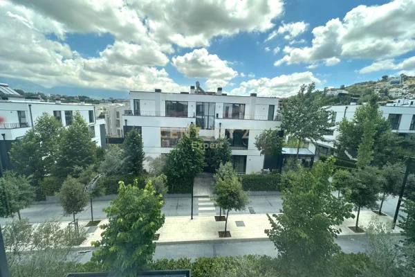 Shtepi ne shitje Apartament ne Tirane, 3+1, Mobilimi Bosh, pa mobiluar, Pagesa 489,510  Euro.