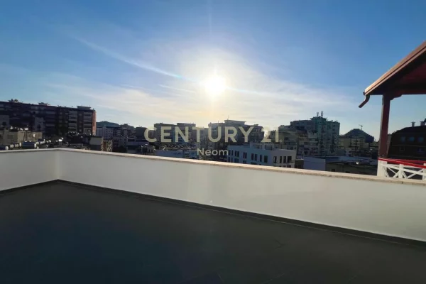 Shtepi me qera Penthose(kati i fundit panoramik) ne Tirane, 3+1, Mobilimi E mobiluar, Pagesa 1,300  Euro.