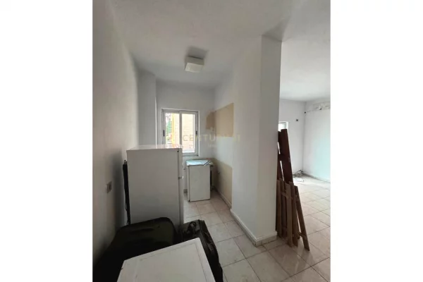 Shtepi ne shitje Apartament ne Tirane, 2+1, Mobilimi Bosh, pa mobiluar, Pagesa 260,000  Euro.