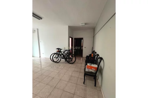 Shtepi ne shitje Apartament ne Tirane, 2+1, Mobilimi Bosh, pa mobiluar, Pagesa 260,000  Euro.