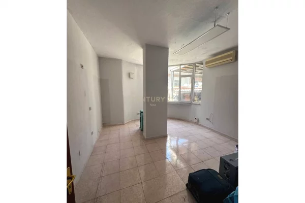 Shtepi ne shitje Apartament ne Tirane, 2+1, Mobilimi Bosh, pa mobiluar, Pagesa 260,000  Euro.