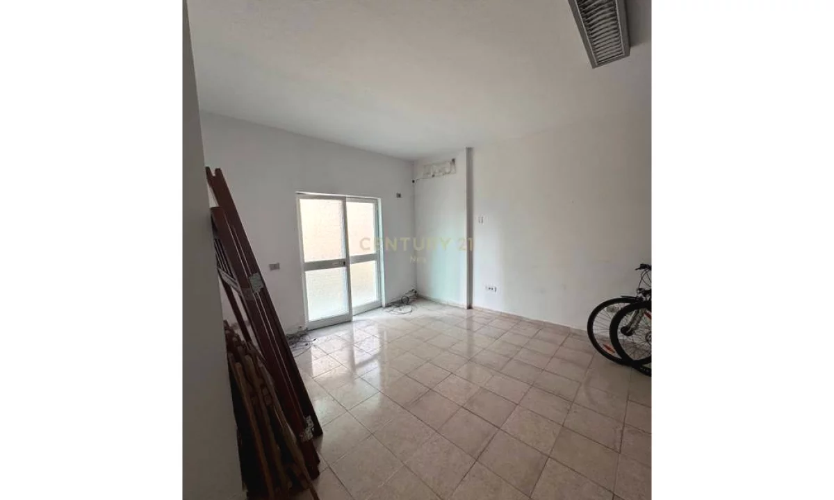 Shtepi ne shitje Apartament ne Tirane, 2+1, Mobilimi Bosh, pa mobiluar, Pagesa 260,000  Euro.