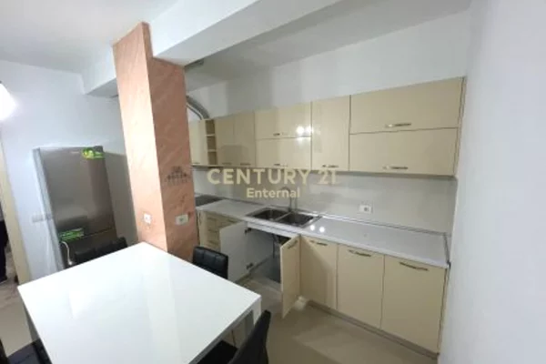 Shtepi me qera Apartament ne Tirane, 3+1, Mobilimi E mobiluar, Pagesa 800  Euro.