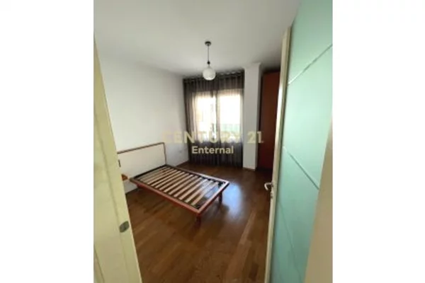 Shtepi me qera Apartament ne Tirane, 3+1, Mobilimi E mobiluar, Pagesa 800  Euro.