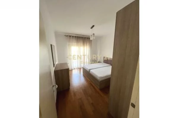 Shtepi me qera Apartament ne Tirane, 3+1, Mobilimi E mobiluar, Pagesa 800  Euro.