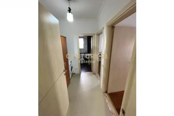 Shtepi me qera Apartament ne Tirane, 3+1, Mobilimi E mobiluar, Pagesa 800  Euro.