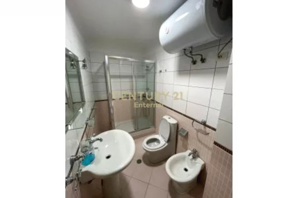 Shtepi me qera Apartament ne Tirane, 3+1, Mobilimi E mobiluar, Pagesa 800  Euro.