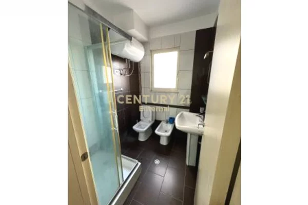 Shtepi me qera Apartament ne Tirane, 3+1, Mobilimi E mobiluar, Pagesa 800  Euro.