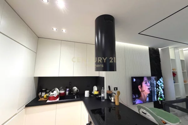 Shtepi ne shitje Apartament ne Tirane, 2+1, Mobilimi E mobiluar, Pagesa 240,000  Euro.
