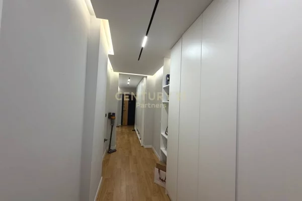 Shtepi ne shitje Apartament ne Tirane, 2+1, Mobilimi E mobiluar, Pagesa 240,000  Euro.