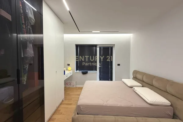 Shtepi ne shitje Apartament ne Tirane, 2+1, Mobilimi E mobiluar, Pagesa 240,000  Euro.