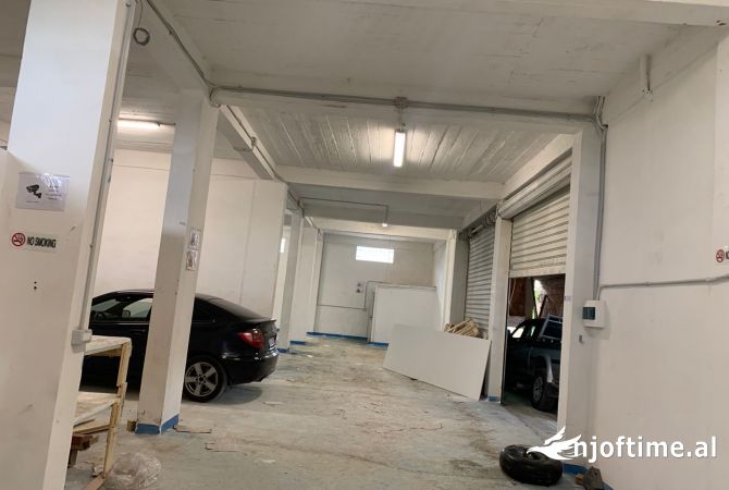 Ambiente Commerciale in Affitto 4+1 a Tirana - 600 Euro