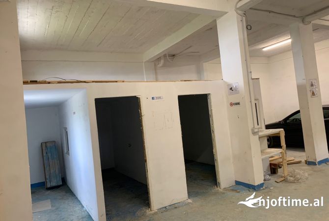 Ambiente Commerciale in Affitto 4+1 a Tirana - 600 Euro