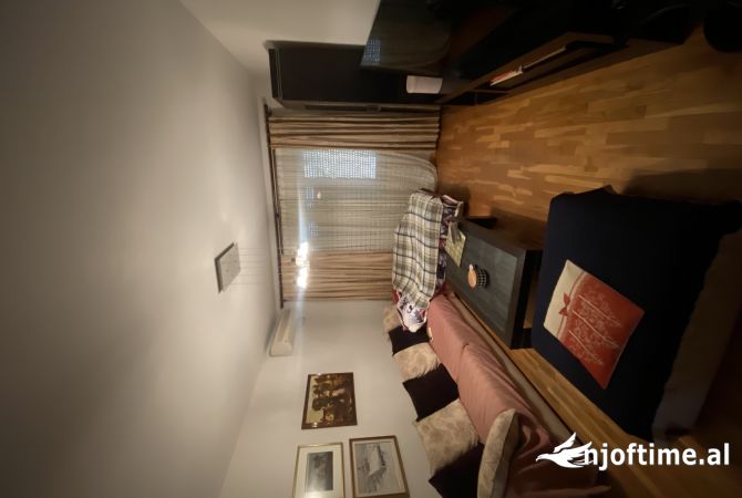 Shtepi ne shitje Apartament ne Tirane, 3+1, Mobilimi E mobiluar, Pagesa 180,000  Euro.
