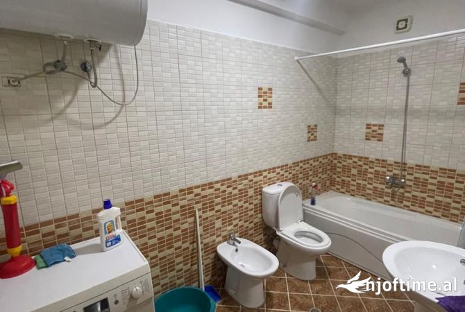 Shtepi me qera Apartament ne Tirane, 1+1, Mobilimi E mobiluar, Pagesa 400  Euro.