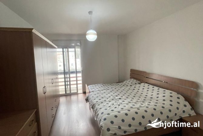 Jepet apartament 1+1 Me Qera Komuna Parisit