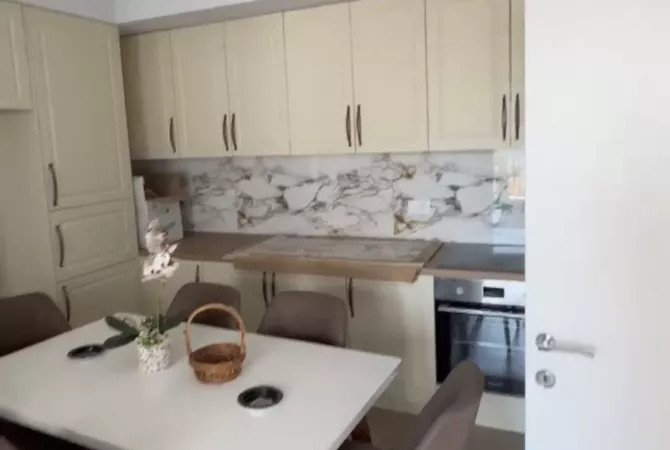Shtepi ne shitje Apartament ne Tirane, 3+1, Mobilimi E mobiluar, Pagesa 140,000  Euro.
