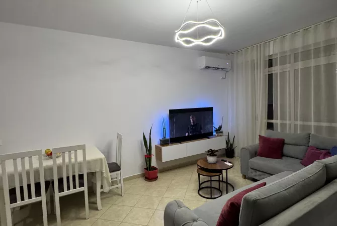 Shtepi ne shitje Apartament ne Tirane, 2+1, Mobilimi E mobiluar, Pagesa 155,000  Euro.