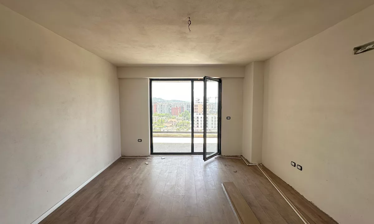 Shtepi ne shitje Apartament ne Tirane, 1+1, Mobilimi Bosh, pa mobiluar, Pagesa 125,000  Euro.