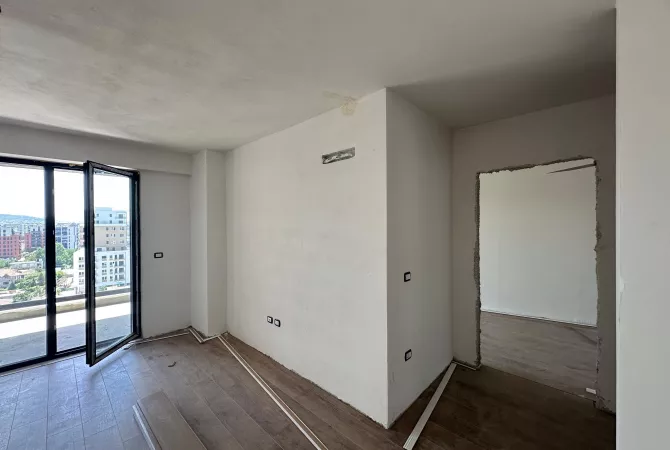 Shtepi ne shitje Apartament ne Tirane, 1+1, Mobilimi Bosh, pa mobiluar, Pagesa 125,000  Euro.