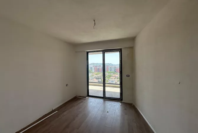 Shtepi ne shitje Apartament ne Tirane, 1+1, Mobilimi Bosh, pa mobiluar, Pagesa 125,000  Euro.