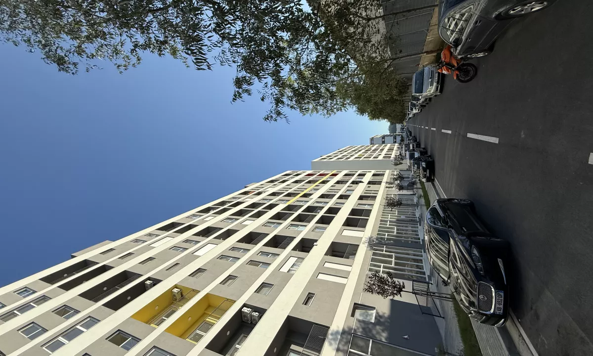 Shtepi ne shitje Apartament ne Tirane, 1+1, Mobilimi Bosh, pa mobiluar, Pagesa 78,000  Euro.