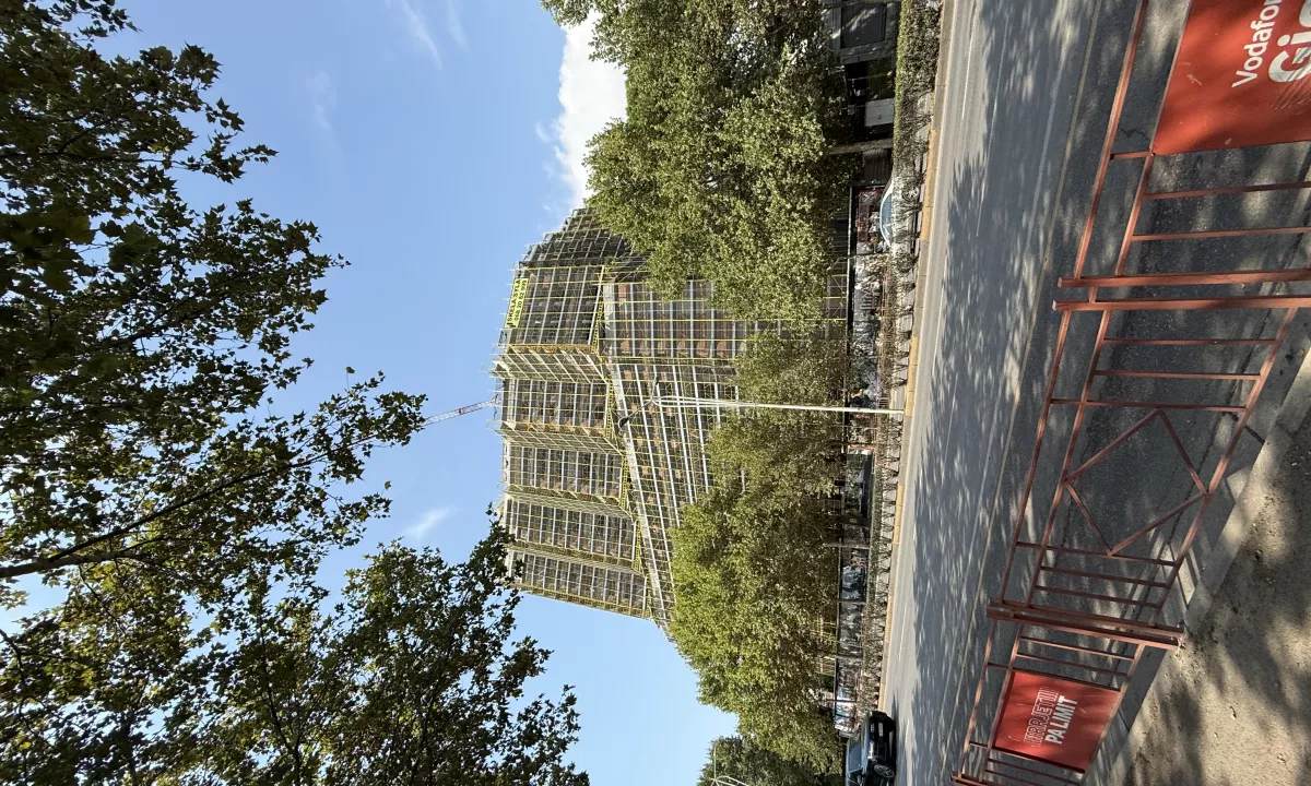 Shtepi ne shitje Apartament ne Tirane, 2+1, Mobilimi Bosh, pa mobiluar, Pagesa 163,900  Euro.