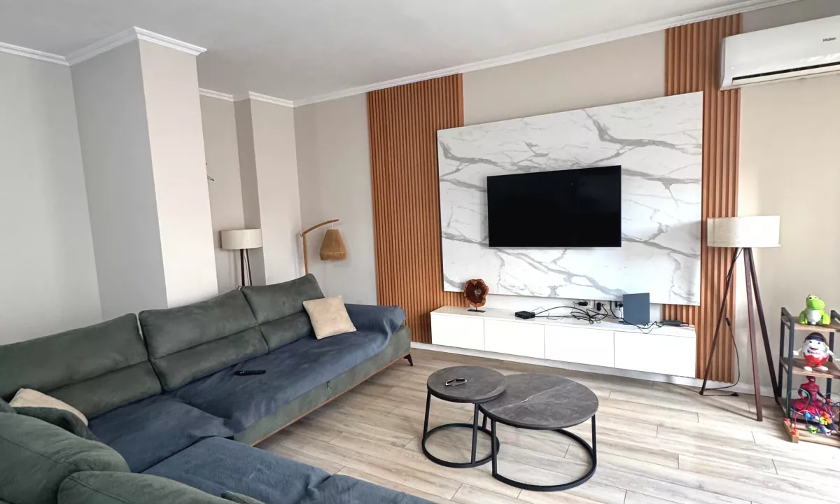 Shtepi ne shitje Apartament ne Tirane, 3+1, Mobilimi E mobiluar, Pagesa 235,000  Euro.