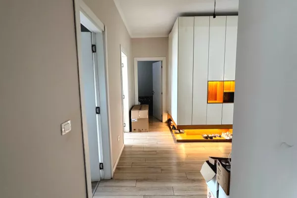 Shtepi ne shitje Apartament ne Tirane, 3+1, Mobilimi E mobiluar, Pagesa 235,000  Euro.