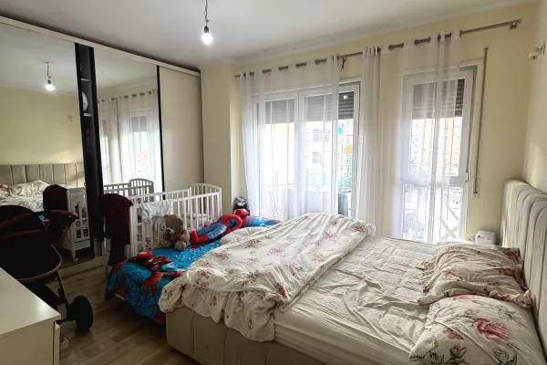 Shtepi ne shitje Apartament ne Tirane, 3+1, Mobilimi E mobiluar, Pagesa 235,000  Euro.